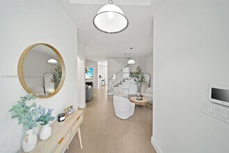 11613 NW 78th St in Medley, FL - Building Photo - Building Photo