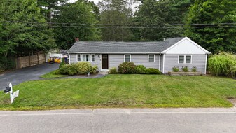 69 Carver Rd in Wareham, MA - Building Photo