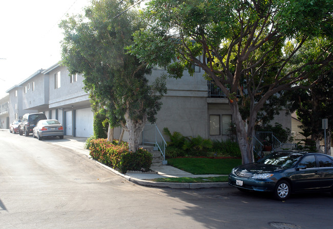 230 Penn St in El Segundo, CA - Foto de edificio - Building Photo