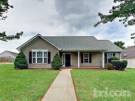 3543 Arvin Dr in Charlotte, NC - Building Photo