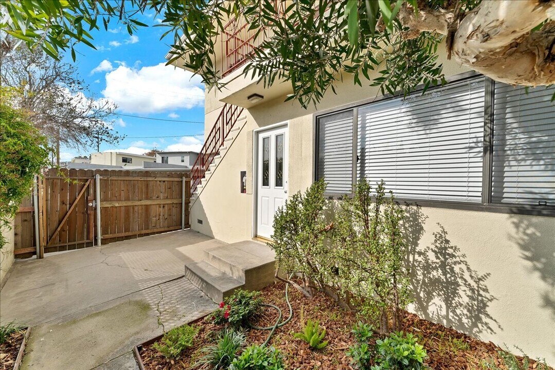 1739 Washington Way-Unit -UNIT 01 in Los Angeles, CA - Building Photo