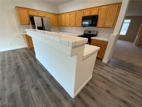 330 John Henry Dr in Henderson, NV - Building Photo - Building Photo