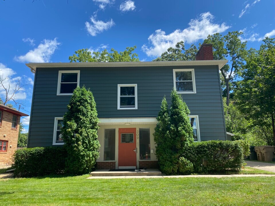 309 Palomino Ln, Unit #2 in Madison, WI - Building Photo