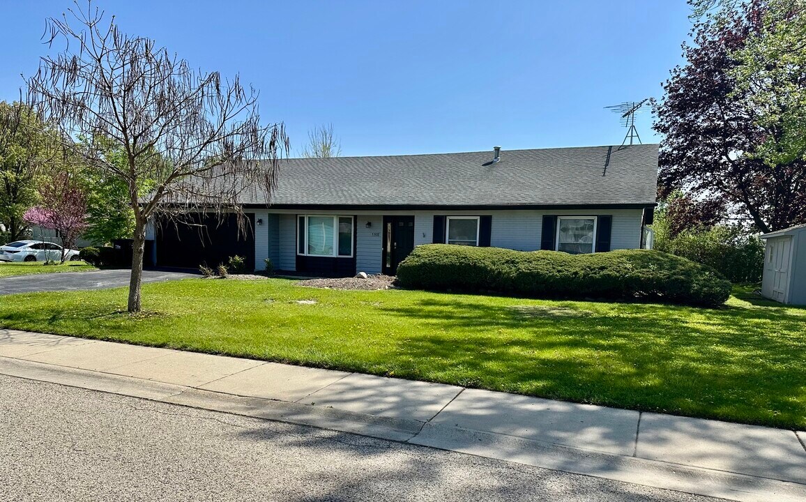440 Red Bridge Rd in Lake Zurich, IL - Building Photo
