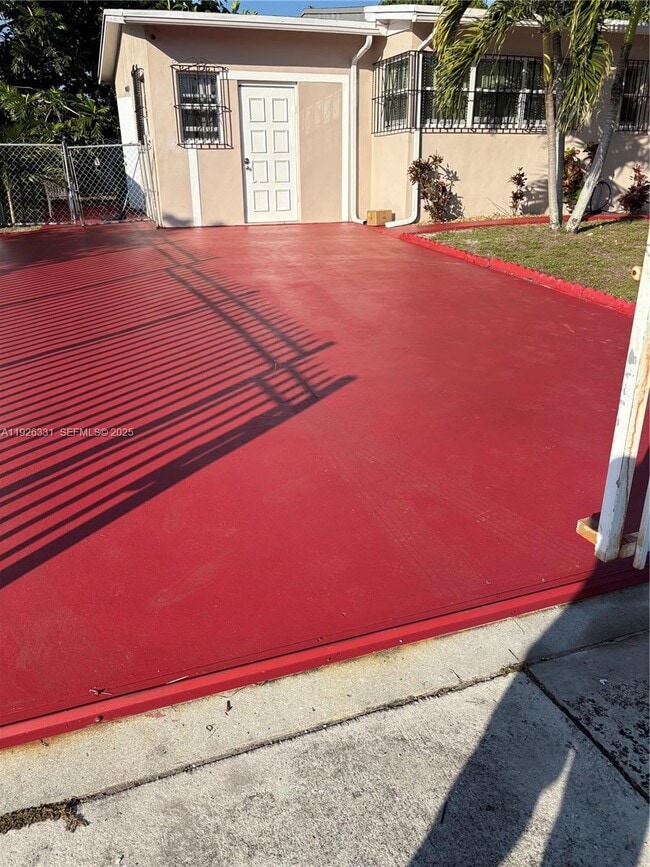 325 NW 193rd Terrace in Miami Gardens, FL - Building Photo - Building Photo