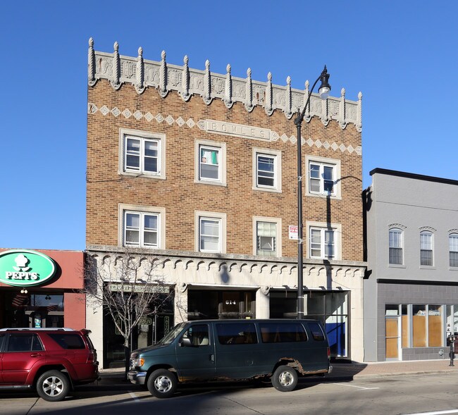 614 6th St. (12 Unit +2 Commercial) in Racine, WI - Building Photo - Building Photo