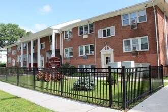 Gran Prix Apartments in Plainfield, NJ - Building Photo - Building Photo