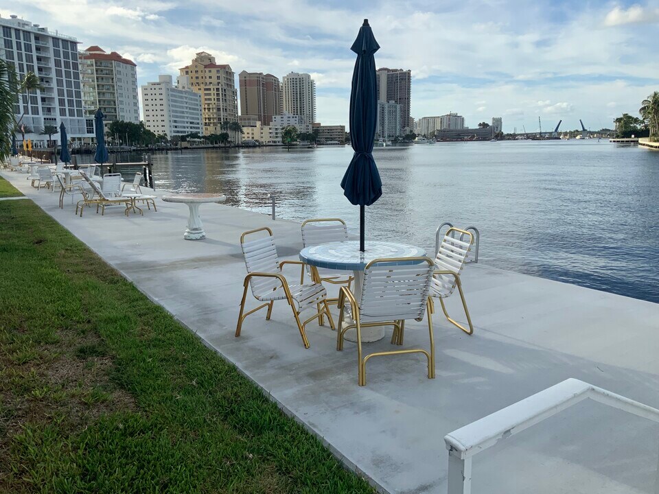 425 Bayshore Dr, Unit #1 in Fort Lauderdale, FL - Building Photo