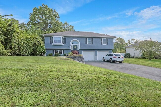 13 Jodhpur Ln in Newburgh, NY - Foto de edificio - Building Photo