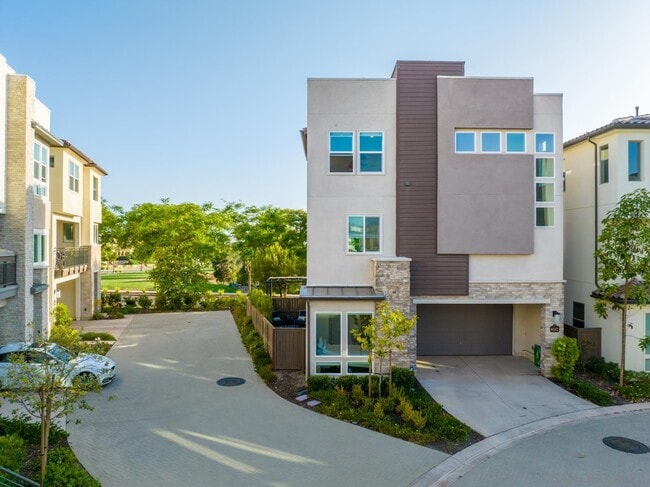 16242 Camden Cir in San Diego, CA - Building Photo - Building Photo