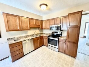 11055 Riverbend Ct E in Perrysburg, OH - Foto de edificio - Building Photo