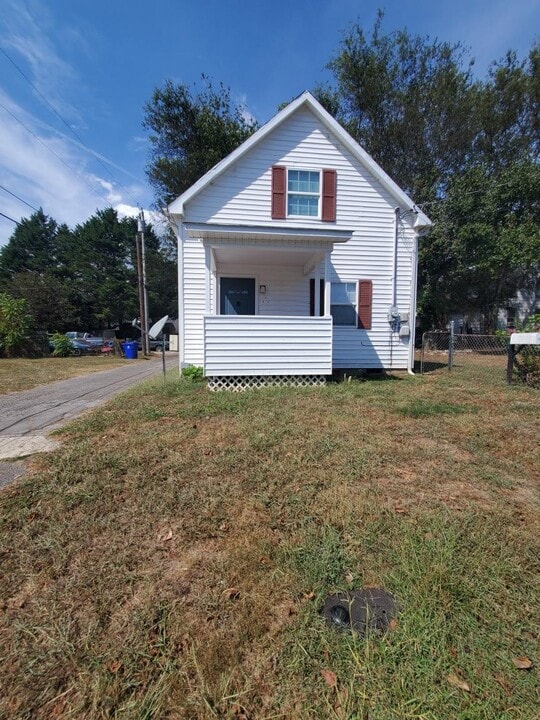 301 Cumberland St in Harriman, TN - Building Photo