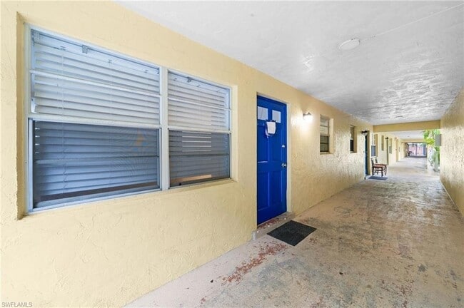 4290 Gulfstream Dr, Unit 3 in Naples, FL - Building Photo - Building Photo
