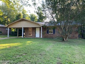 5630 Crestwood Dr in Horn Lake, MS - Building Photo