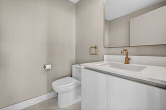 702 NE 24th St in Miami, FL - Building Photo - Building Photo