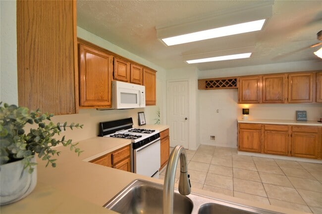 12410 Meadow Briar Dr