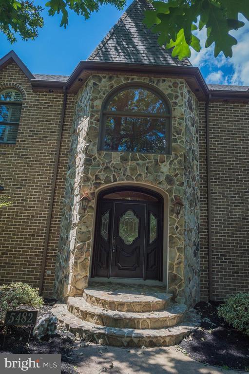 property at 5482 Royal Mile Blvd