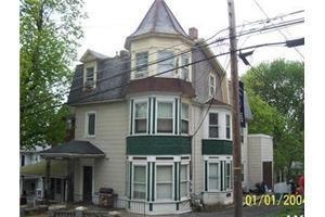 38 W Central Ave in Bangor, PA - Building Photo