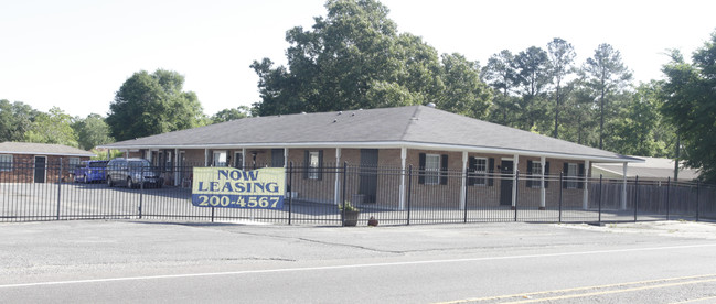 Cypress Gates Apartments in Denham Springs, LA - Foto de edificio - Building Photo