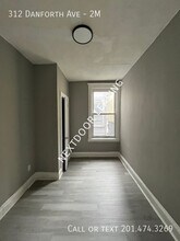 312 Danforth Ave in Jersey City, NJ - Foto de edificio - Building Photo