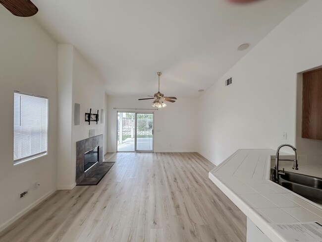 27204 Michener Dr in Menifee, CA - Building Photo - Building Photo