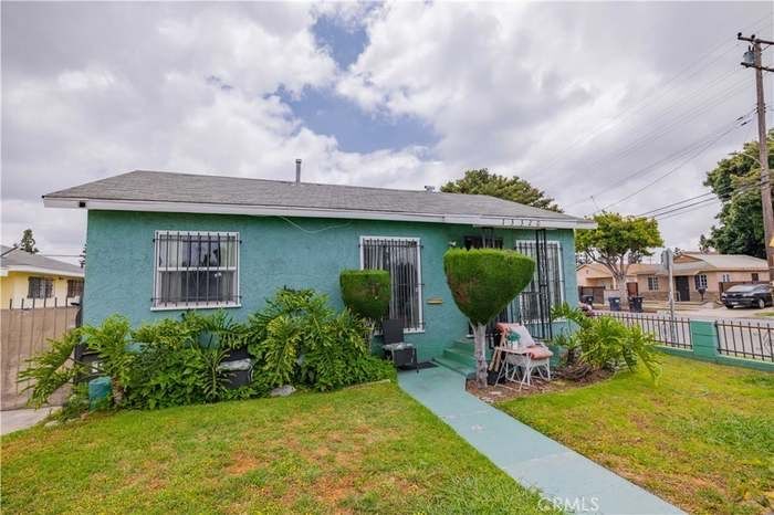 13320 S Vesta Ave in Compton, CA - Building Photo