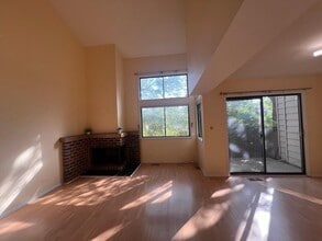 823 Gladstone Dr in Vernon Hills, IL - Building Photo - Building Photo