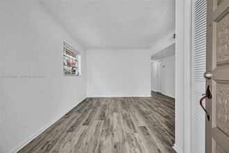 2506 SW 9th St in Miami, FL - Building Photo - Building Photo