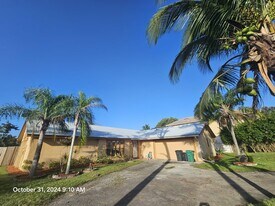 788 SE River Ct in Port St. Lucie, FL - Building Photo
