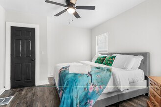 3310 E 9th St, Unit 3310 E 9th in Indianapolis, IN - Building Photo - Building Photo