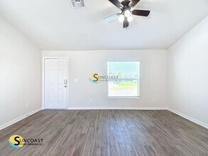 22 Tropicana Parkway W in Cape Coral, FL - Foto de edificio - Building Photo