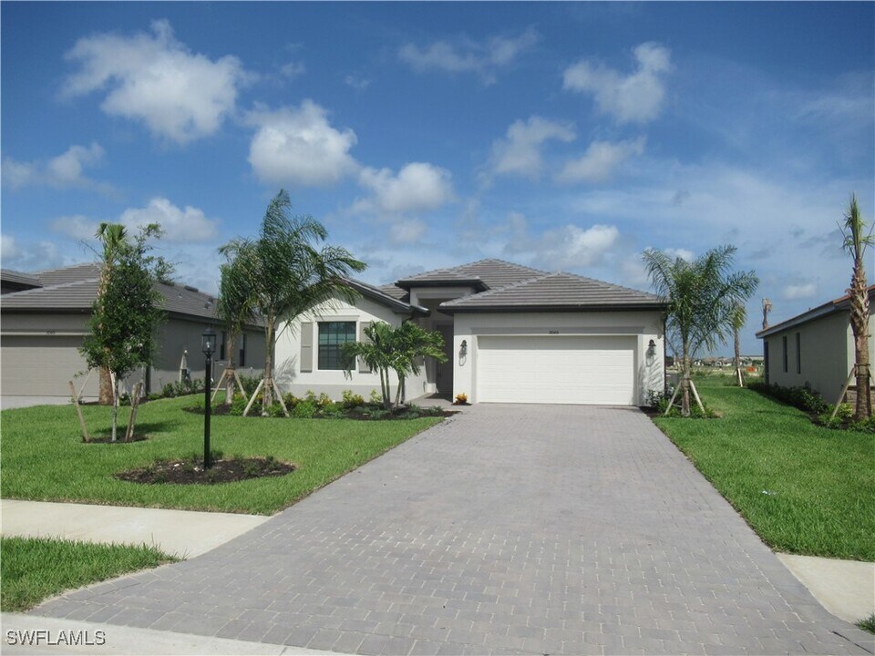 20416 Verawood Lp in Estero, FL - Building Photo