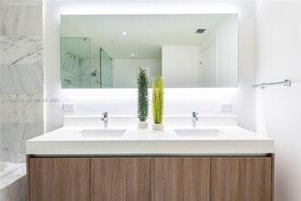 401 N Birch Rd in Fort Lauderdale, FL - Foto de edificio - Building Photo