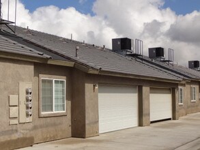 West Day Park Meadows in Bakersfield, CA - Foto de edificio - Building Photo