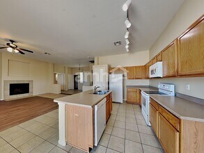 13544 W Ironwood St, Unit 1522 in Surprise, AZ - Foto de edificio - Building Photo