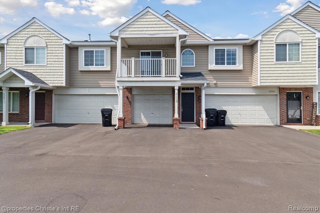 22009 Fairlane Blvd in Woodhaven, MI - Foto de edificio