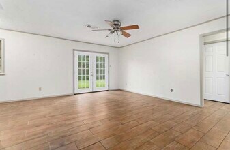 245 E Smith St in Sour Lake, TX - Building Photo - Building Photo