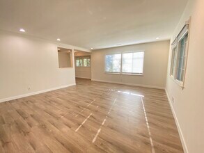 5460 Kester Ave, Unit 5460 in Sherman Oaks, CA - Foto de edificio - Building Photo