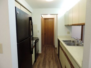 904 Benton Dr-Unit -APT 13 in Iowa City, IA - Foto de edificio - Building Photo