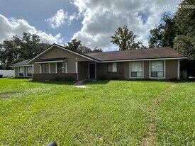 808 Meadowbrook Dr in Orange Park, FL - Building Photo
