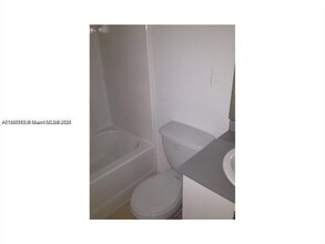 3660 N 56th Ave in Hollywood, FL - Building Photo - Building Photo