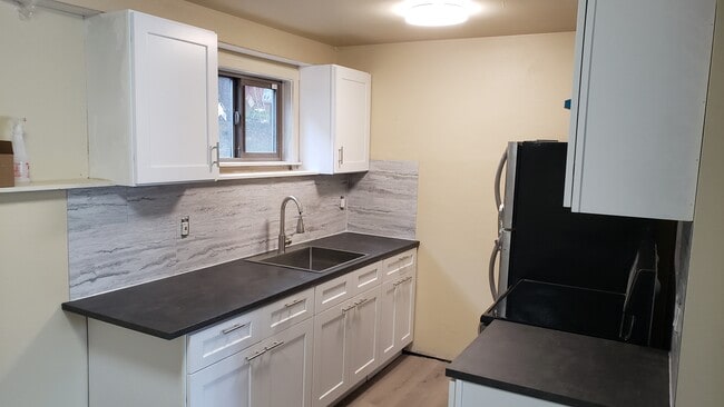 3022 NE 137th St, Unit 8 in Seattle, WA - Building Photo - Building Photo