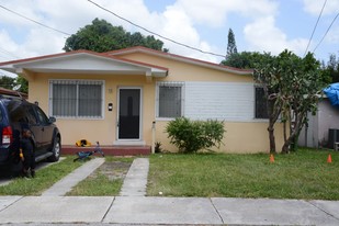 2622 SW 32nd Ave in Miami, FL - Foto de edificio - Building Photo