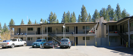 3689 Blackwood Rd in South Lake Tahoe, CA - Foto de edificio - Building Photo