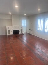 939 1/2 N Sierra Bonita Ave in West Hollywood, CA - Foto de edificio - Building Photo