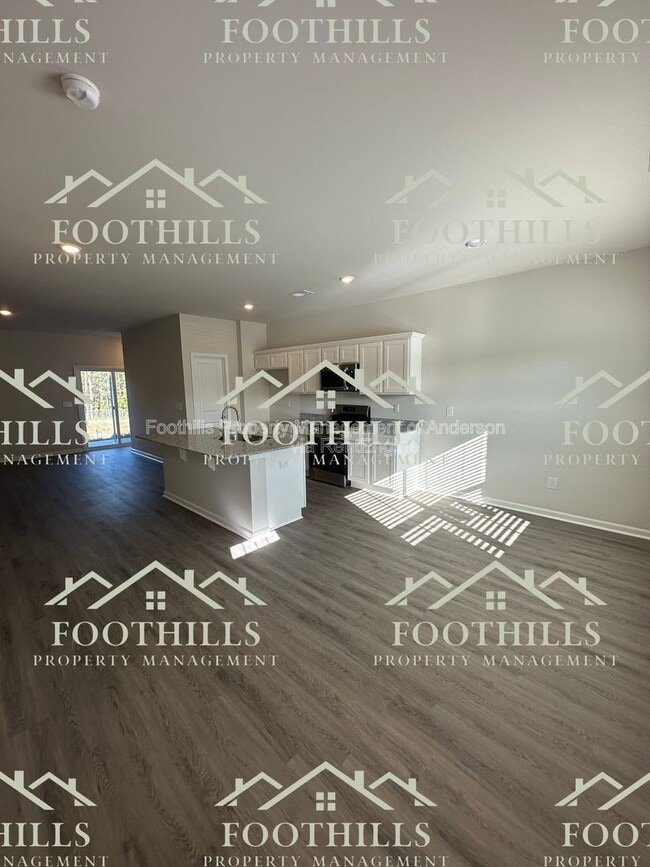 1655 E Greenville St in Anderson, SC - Building Photo - Building Photo