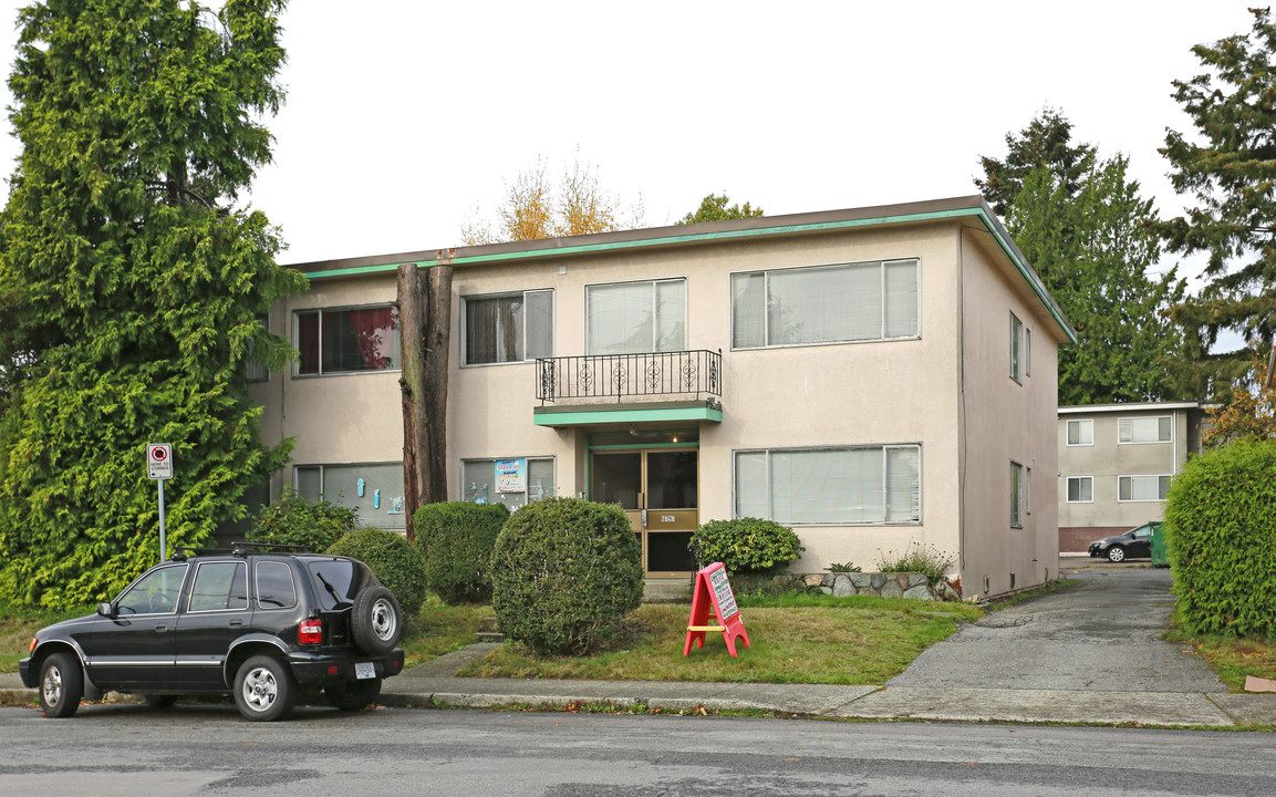 4495 Imperial St in Burnaby, BC - Building Photo