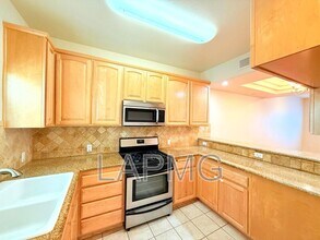 12217 Moorpark St in Los Angeles, CA - Building Photo - Building Photo