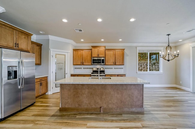 4585 Risstay Way in Shasta Lake, CA - Building Photo - Building Photo