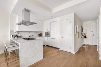 460 W 42nd St in New York, NY - Building Photo - Building Photo